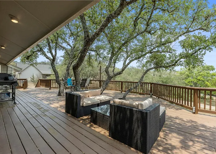 Wine Country Retreat - With A Lake View!